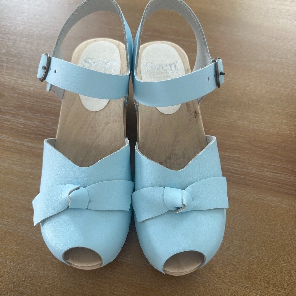 Bow Tie Peep Toe Clogs in Light Blue Leather